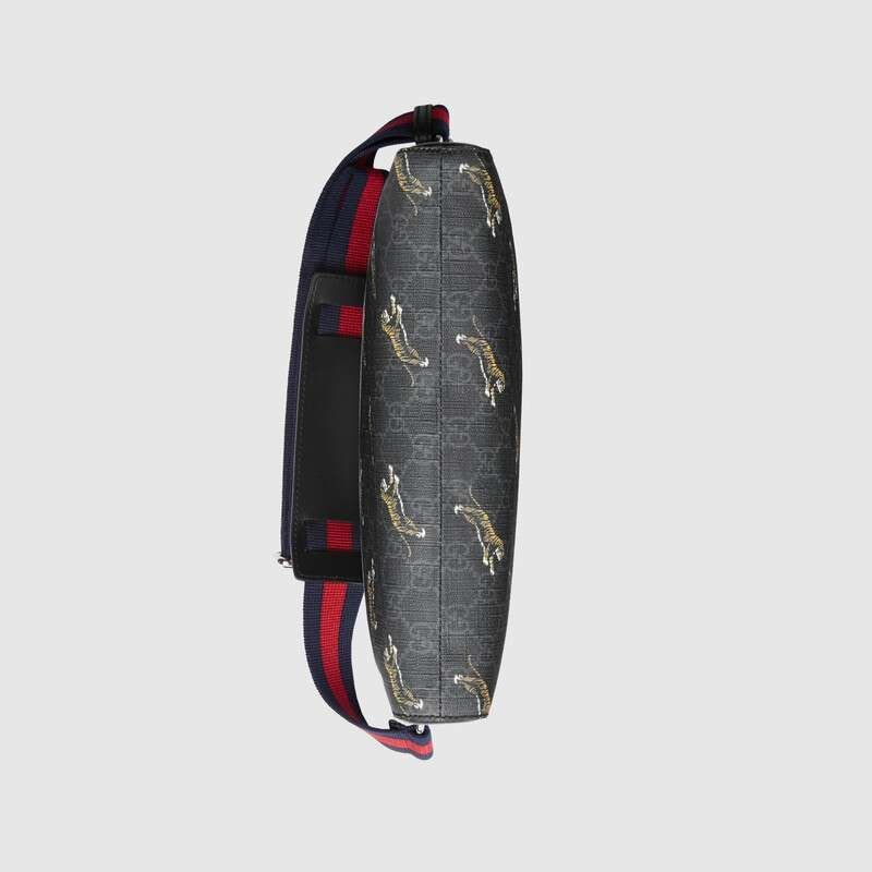 474137_g0kan_8992_009_054_0000_light-gucci-bestiary-messenger-with-tigers-1.jpg