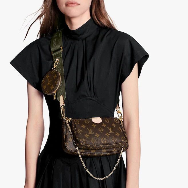 louis-vuitton-m44813_pm1_worn_view_1.jpg