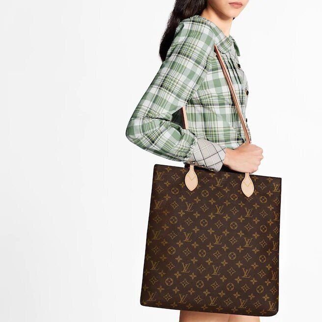 louis-vuitton-m45199_pm1_worn_view.jpg