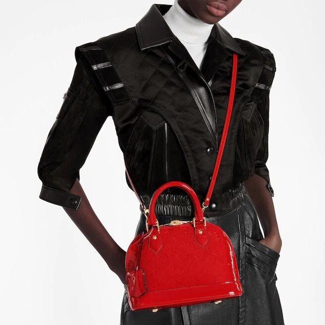 louis-vuitton-m90174_pm1_worn_view.jpg