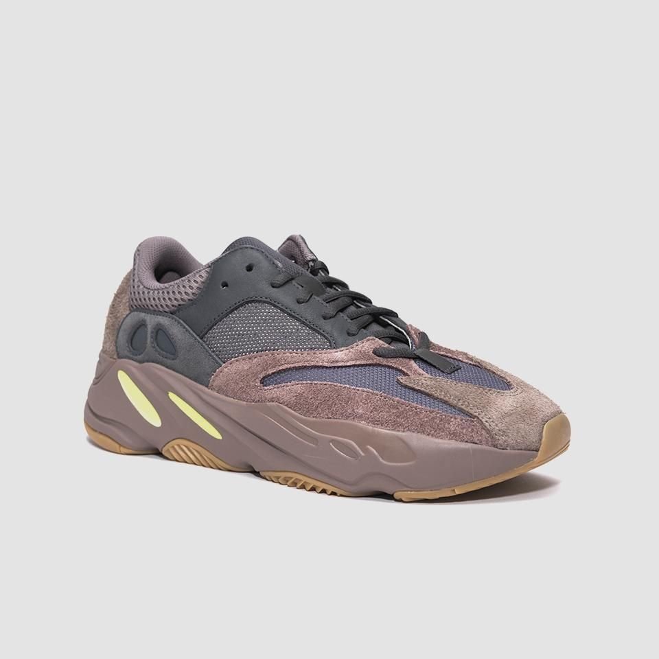 yeezy_1_2_81e3bedc-b818-477a-829b-7e81e25d6d5e-2.jpg