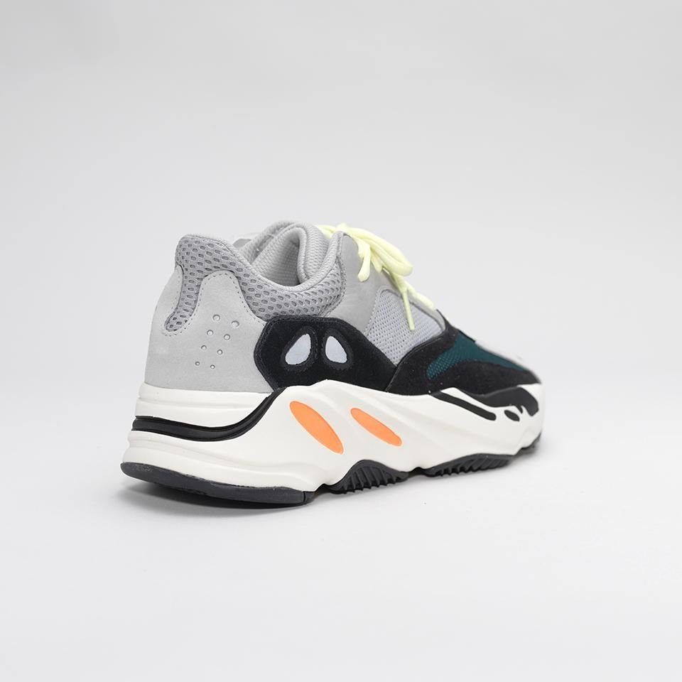 yeezy_1_3_a2550682-a100-4e12-88c0-072bf5ed2be0-2.jpg
