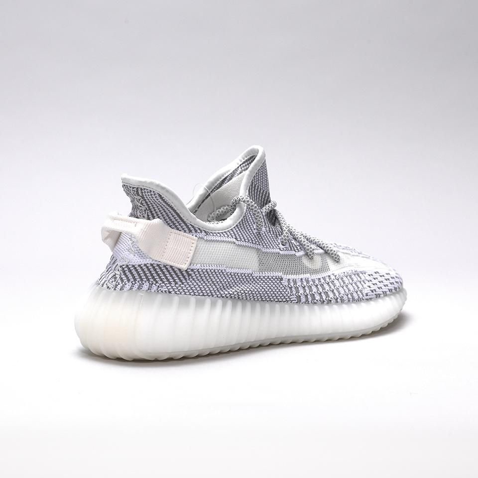 yeezy_1_3_a5a7b866-2fbd-4fa9-bfa1-369acde38eba-1.jpg