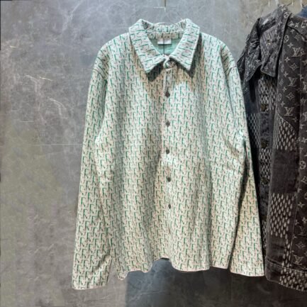 Dior Essentials
DIOR OBLIQUE OVERSHIRT
Navy Blue Cotton Jacquard
Reference: 023M550AT099_C185